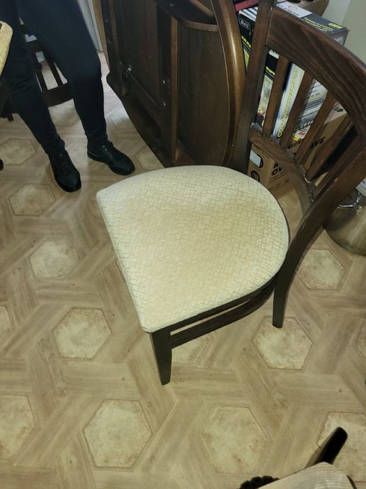 Маса разтегателна със столове