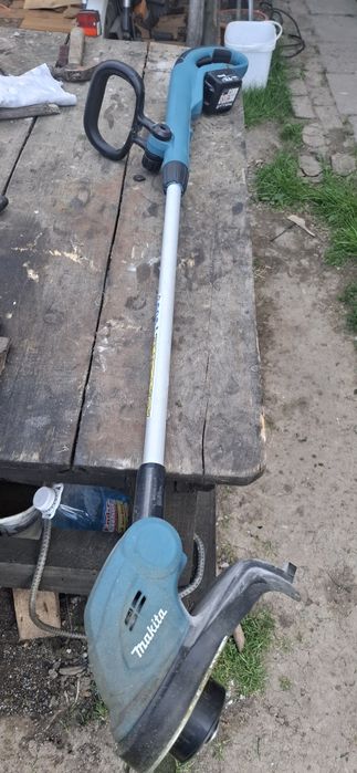 Cositoare electrica Makita dur181