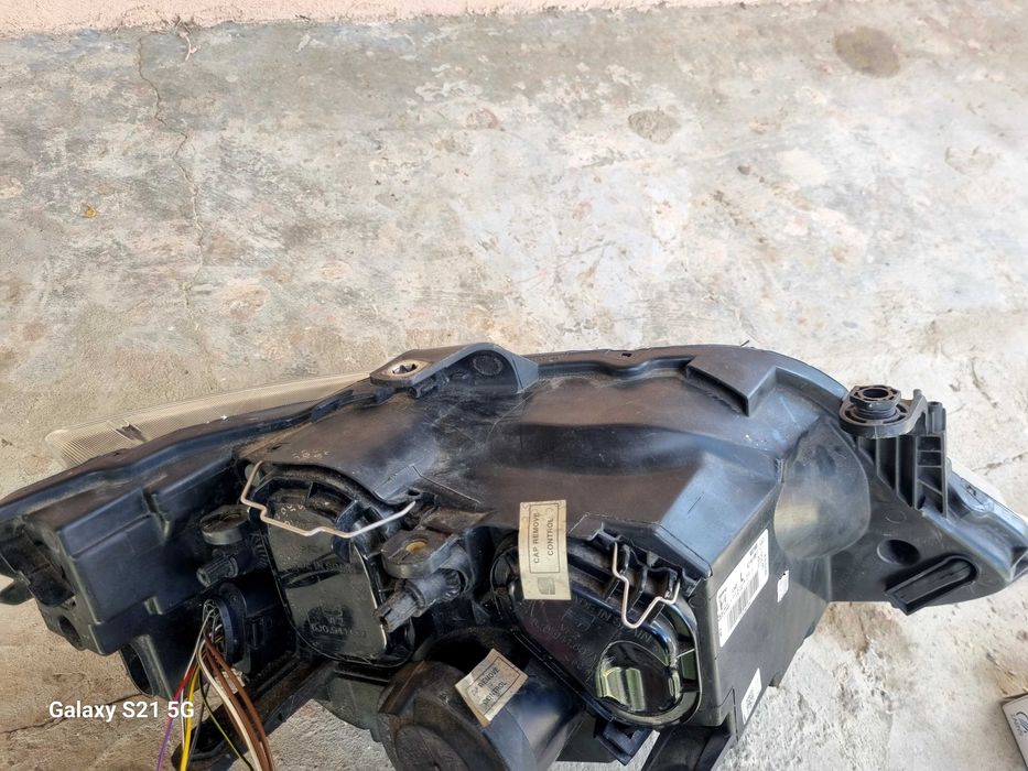 Vând Far Seat Ibiza 6J stânga sticlă transparentă cromată neagră H7/H7