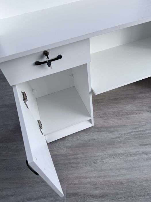 Продаю срочно ресепшн