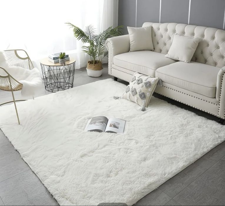 Ковер . Белый .180см х 200 см