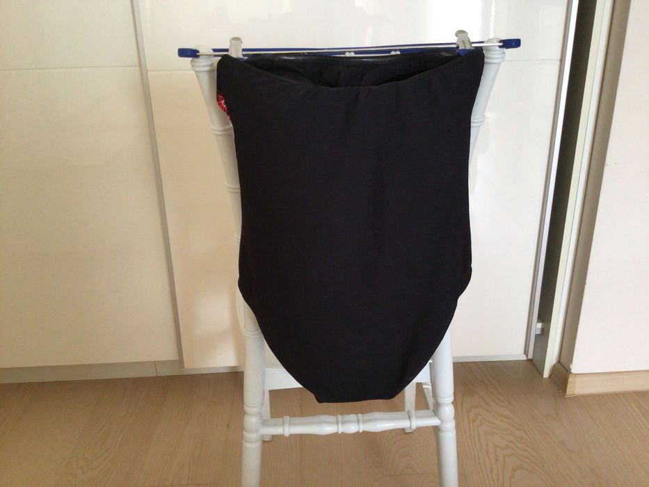 Дамски еднокомпонентен бански тип бандо. Размер 38, S-M