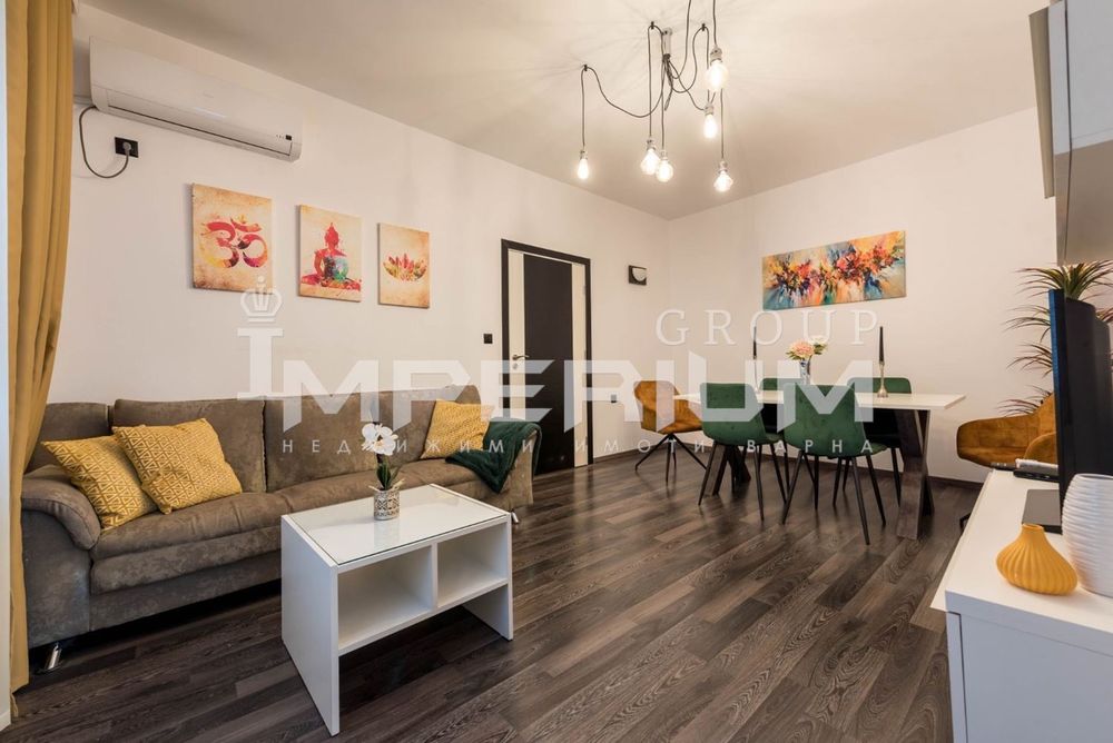 Дава се под наем Тристаен апартамент в Варна, Център - 85 кв.м за 747.66 € - Снимка #1