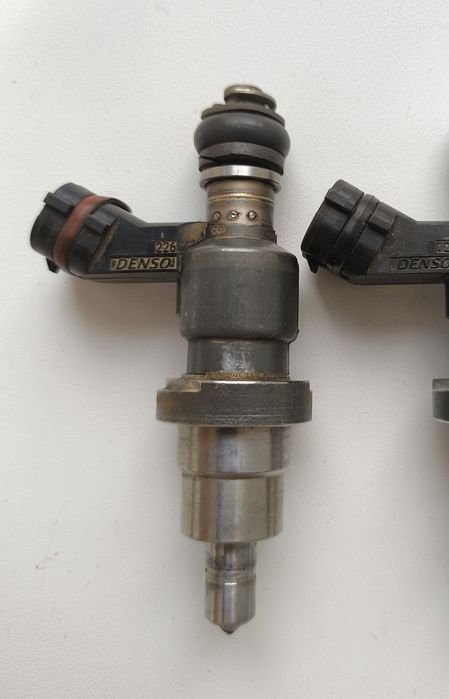 Топливная форсунка Denso для двигателей Toyota D4 2.0л (1AZ-FSE)
