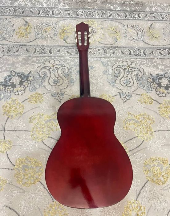 Classic gitara sotiladi