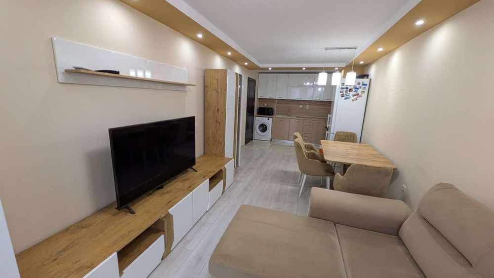 Дава се под наем Двустаен апартамент в Пловдив, Младежки Хълм - 63 кв.м за 650 € - Снимка #1