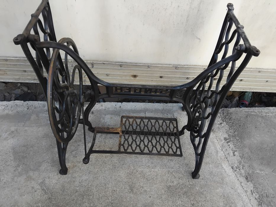 Крака от шевна машина сингер