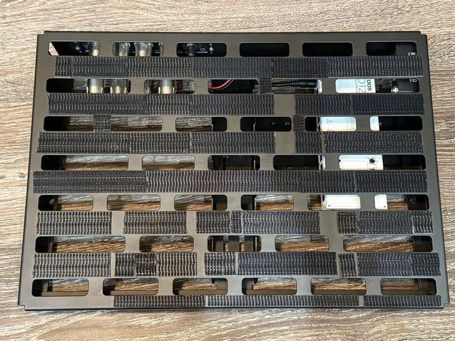 Rockboard 4.1 c захранване и patchbay