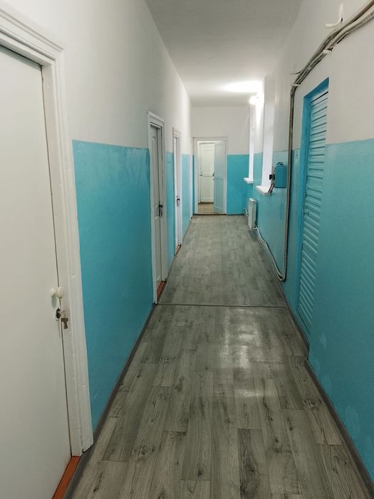 Продам половину здания