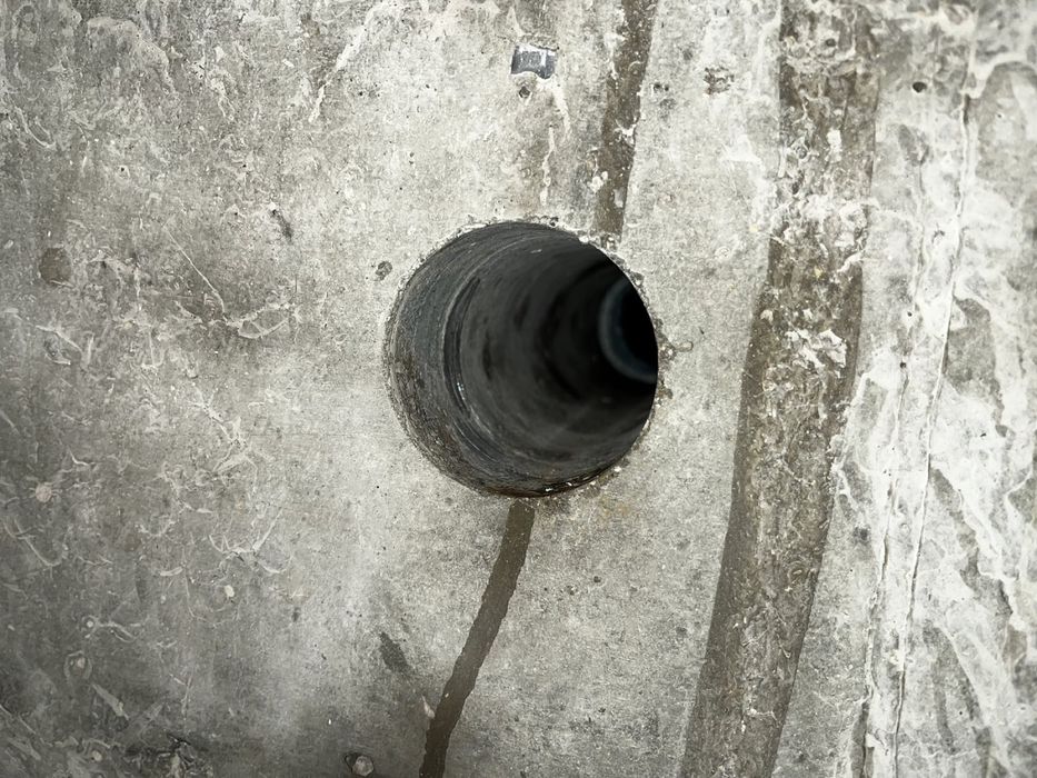 Пробиване в бетон, пробиване на отвори , дупки в бетон тухла и др.