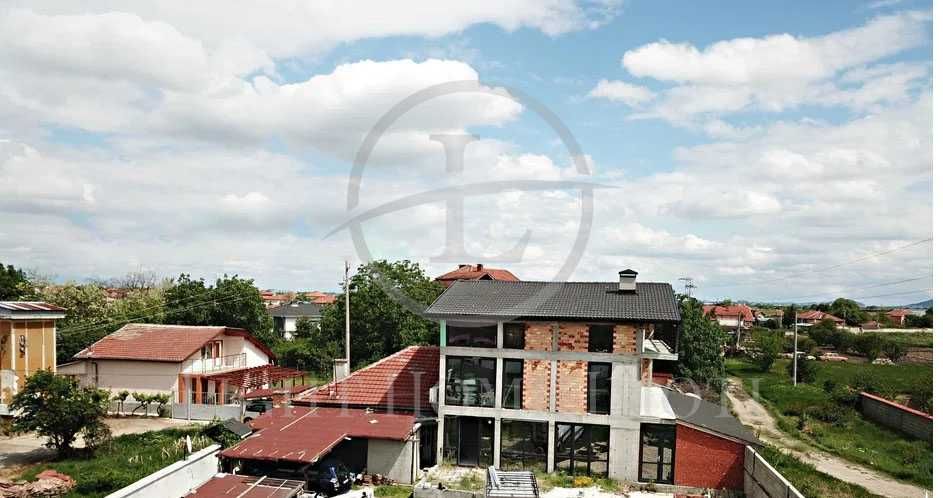 Продава се Къща в с. Костиево, Област Пловдив - 450 кв.м за 532 €/кв.м - Снимка #1