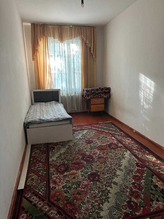 4 etajli dom 1 etaj 3 xona uzimniki