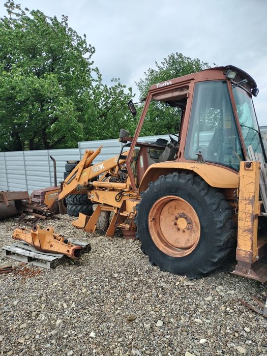 Dezmembrez Buldoexcavator Case 580 k