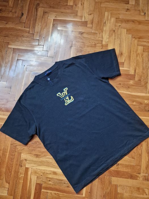 Страхотна мъжка тениска L V  размер 2XL / XL, нова без етикет