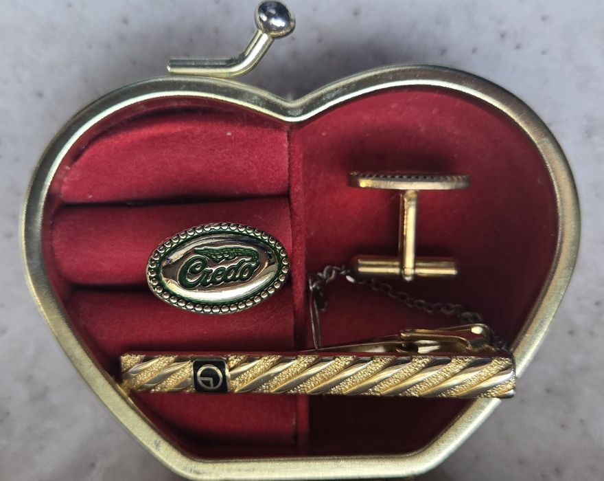 Стильные запонки и зажим для галстука