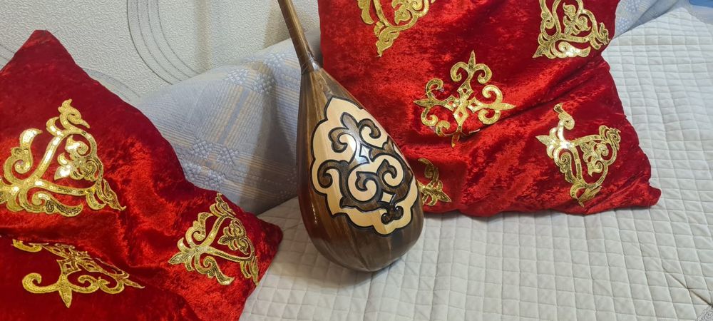 Домбыра музыкальный