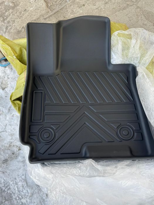 Полики из TPE на Lixiang Li7