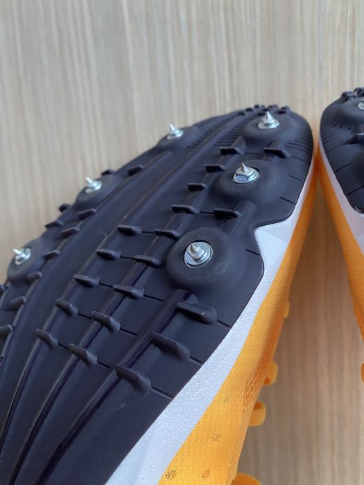 Pantofi Adidas cu cuie 42 NOU