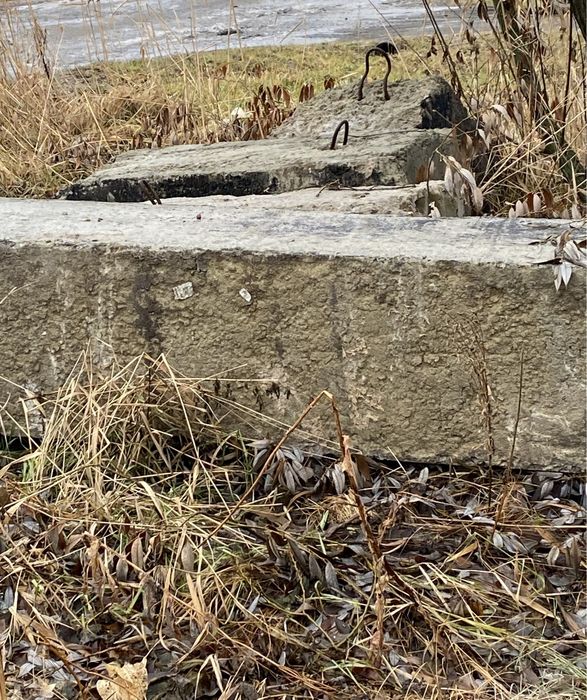 Блоки бетонные .