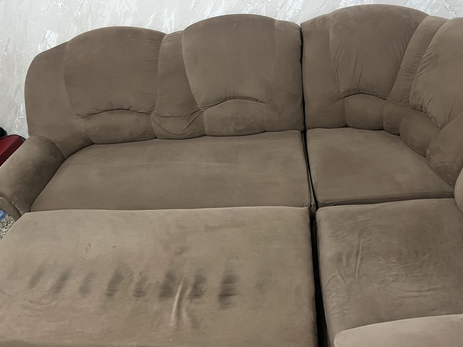 Угловой диван для гостинной