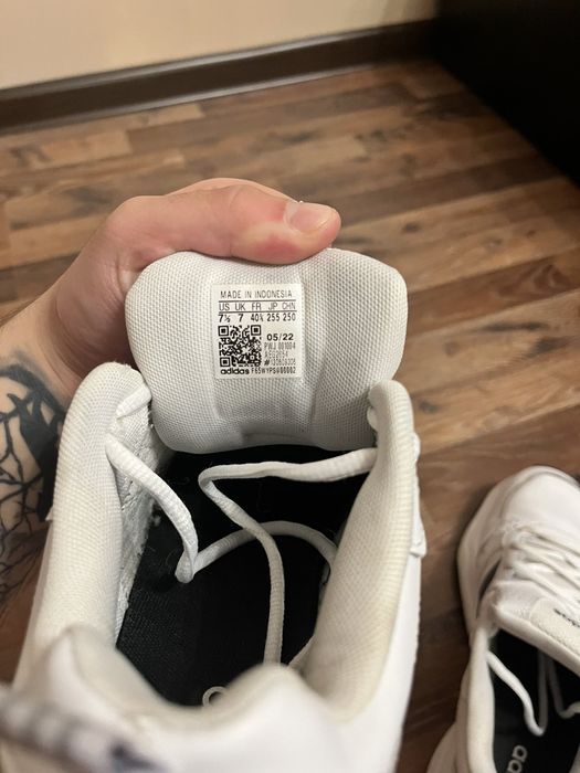 Маратонки адидас