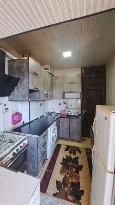 Чирчик шахар 
10-микрораён 25-мактаб ёнида 
#2-хона 3-этаж 
Квартир