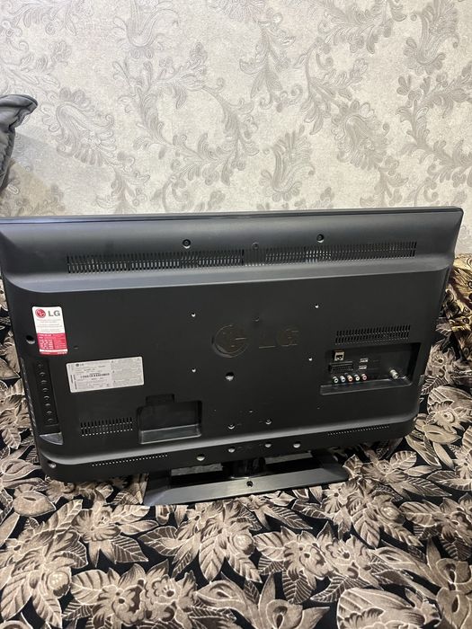 Телевизор LG.