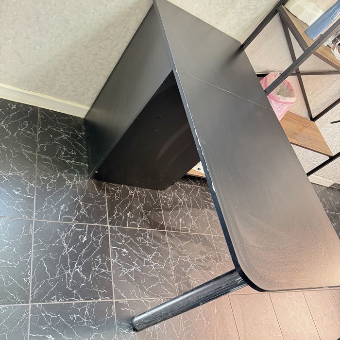 Продам стол маникюрный