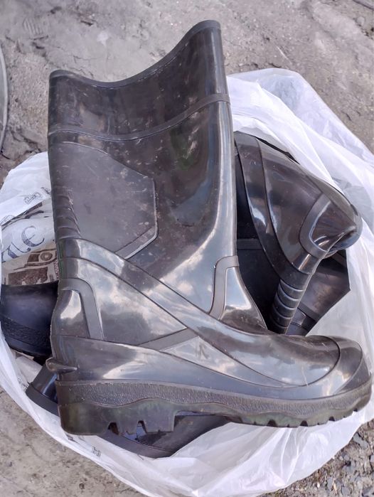 Продам резиновые сапоги