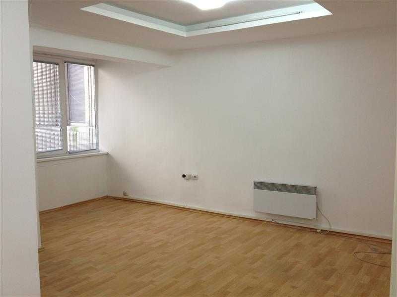 Дава се под наем Двустаен апартамент в Бургас, Зорница - 60 кв.м за 153 € - Снимка #1