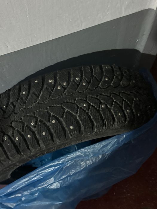 Пара зимней резины шипы 205/55/16