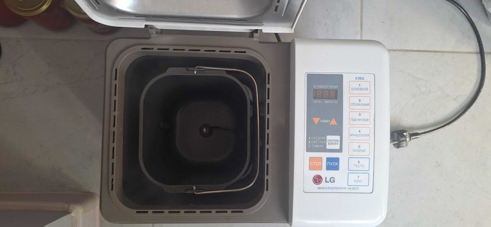 Продаётся мини-хлебопекарня LG  (модель HB - 202CE)