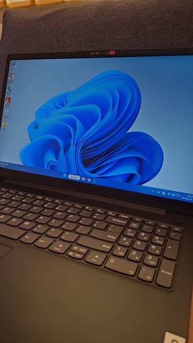 Rezervat..  laptop Lenovo v15 g4 iru i3 8gb ssd 512gb