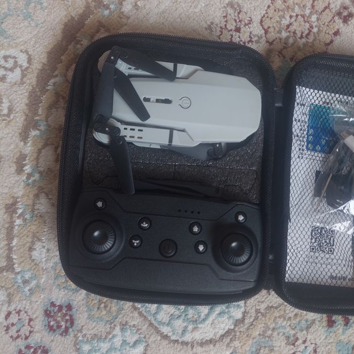 Дрон с камера очень классное хорошая состояние