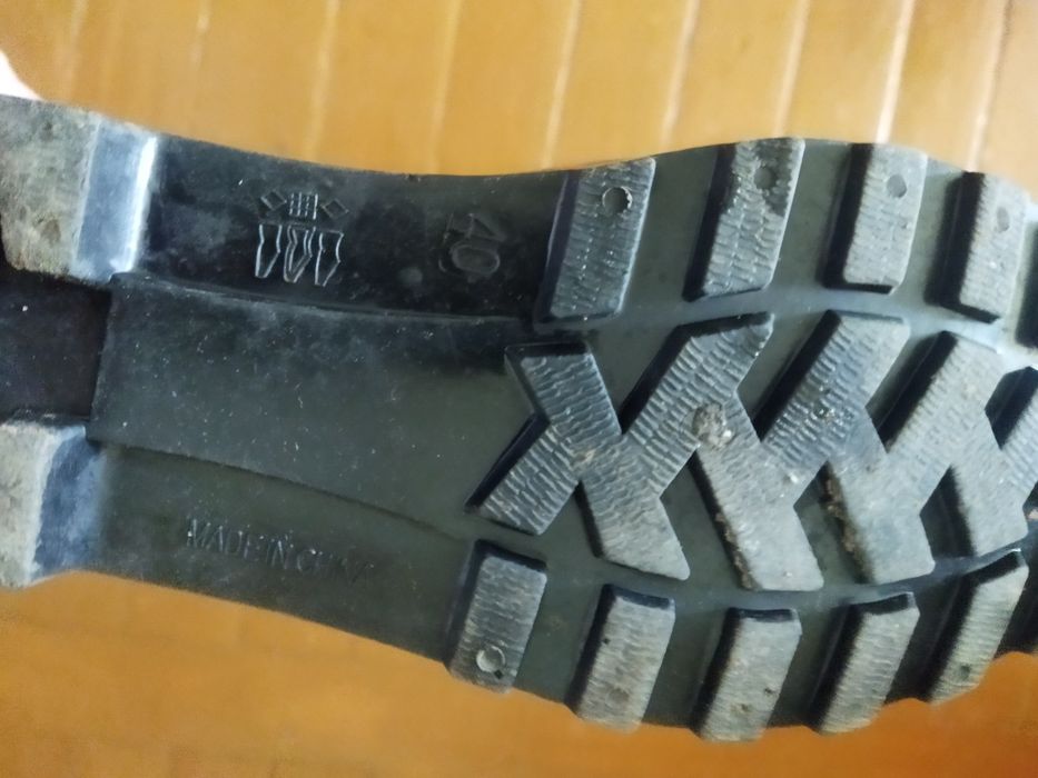 Продаю резиновые сапоги 40 размер