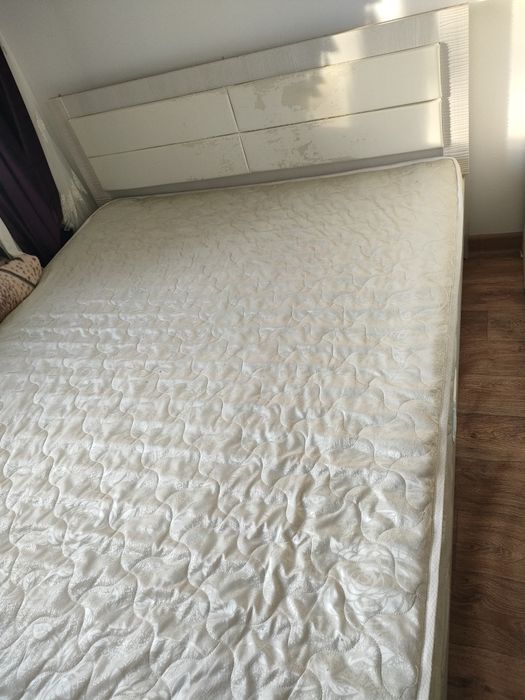 Продам двуспальную кровать