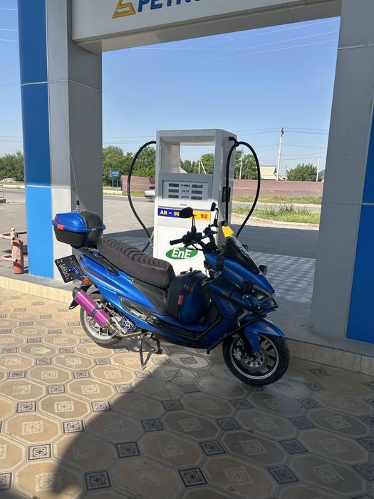 Мопед Bennali Maxi