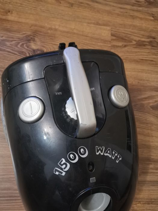 Aspirator 1500w funcțional