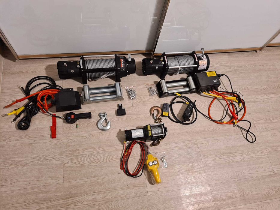 Troliu electricl cu telecomanda, alimentare 12V. Putere motor 1.36 CP