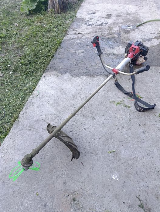Продам бензиновый триммер