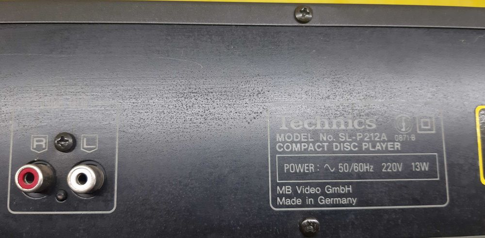 Technics Compact Disc Player SL-P212A