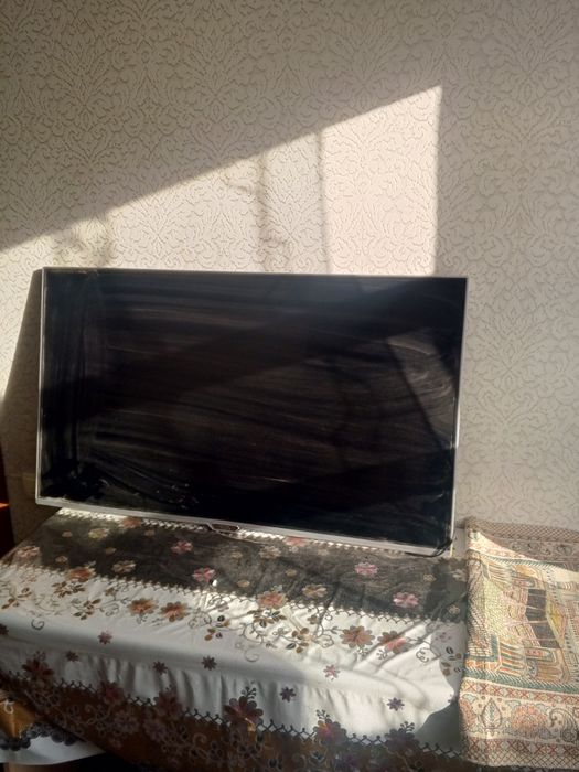 Телевизор TCL большой