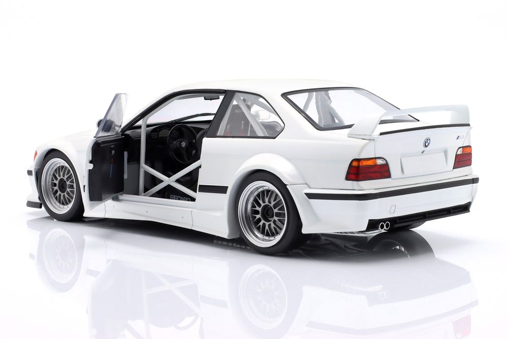 Macheta auto BMW M3 (E36) GTR Plain Body Version 1993 1:18 WERK83