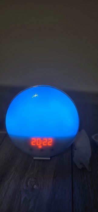 Lampa de veghe cu radio si alarma