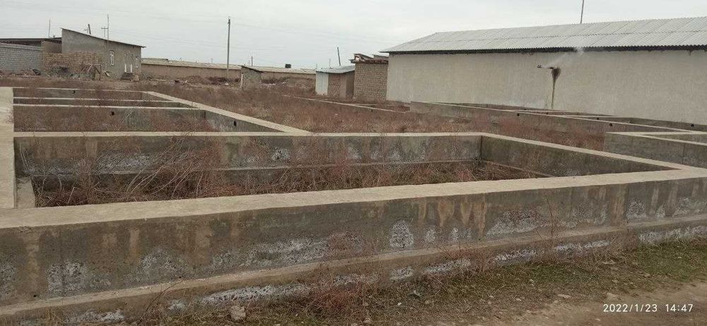 Участка сотилади (12 хонага мос, мустахкам фундамент қуйилган)