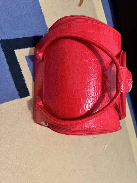 Косметичка и несессеры женскач