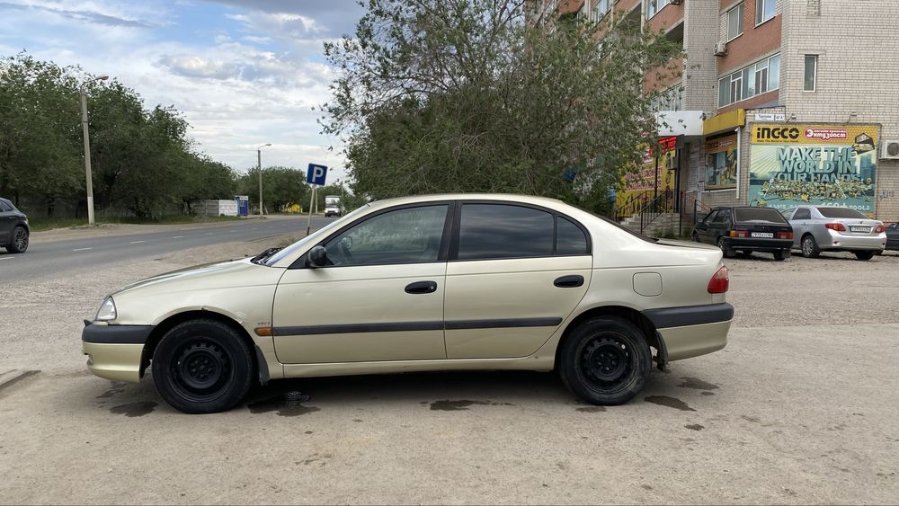 Toyoya Avensis 2001г