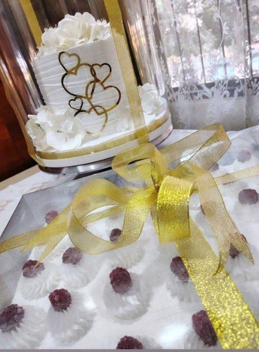 Toʻrt shirinliklar zakasga qabul qilamiz