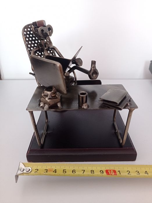 Vand Statueta Metalica de Birou