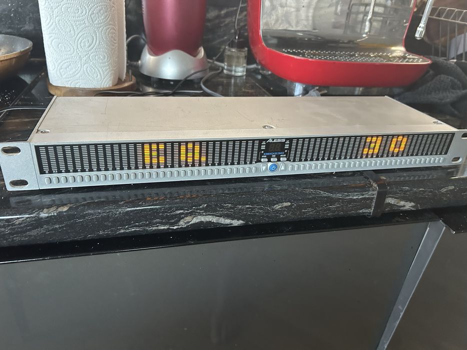 Alesis DEQ 230 digital equalizer еквалайзер